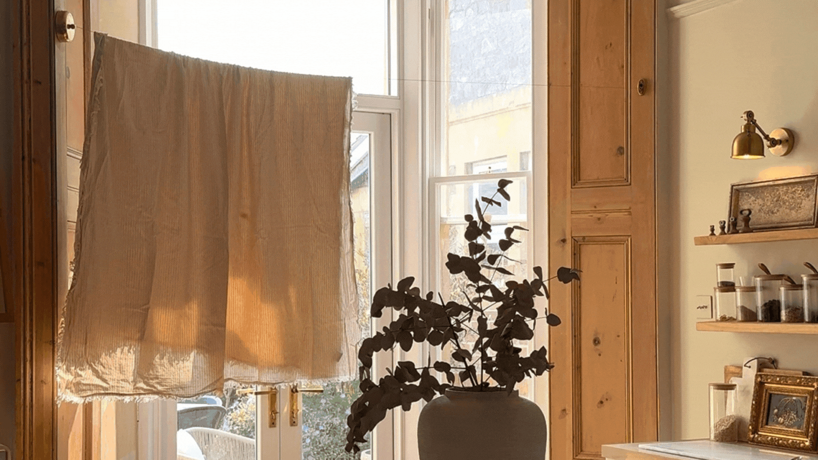 gif of washing hanging on line