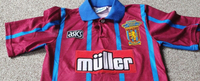 在eBay上花不到20英镑就能买到阿斯顿维拉1993/94赛季的球衣