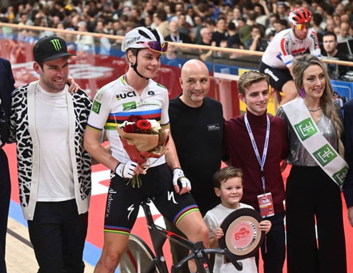 Mark Cavendish and his son Casper with Lotte Kopecky at the Gent Six Day 