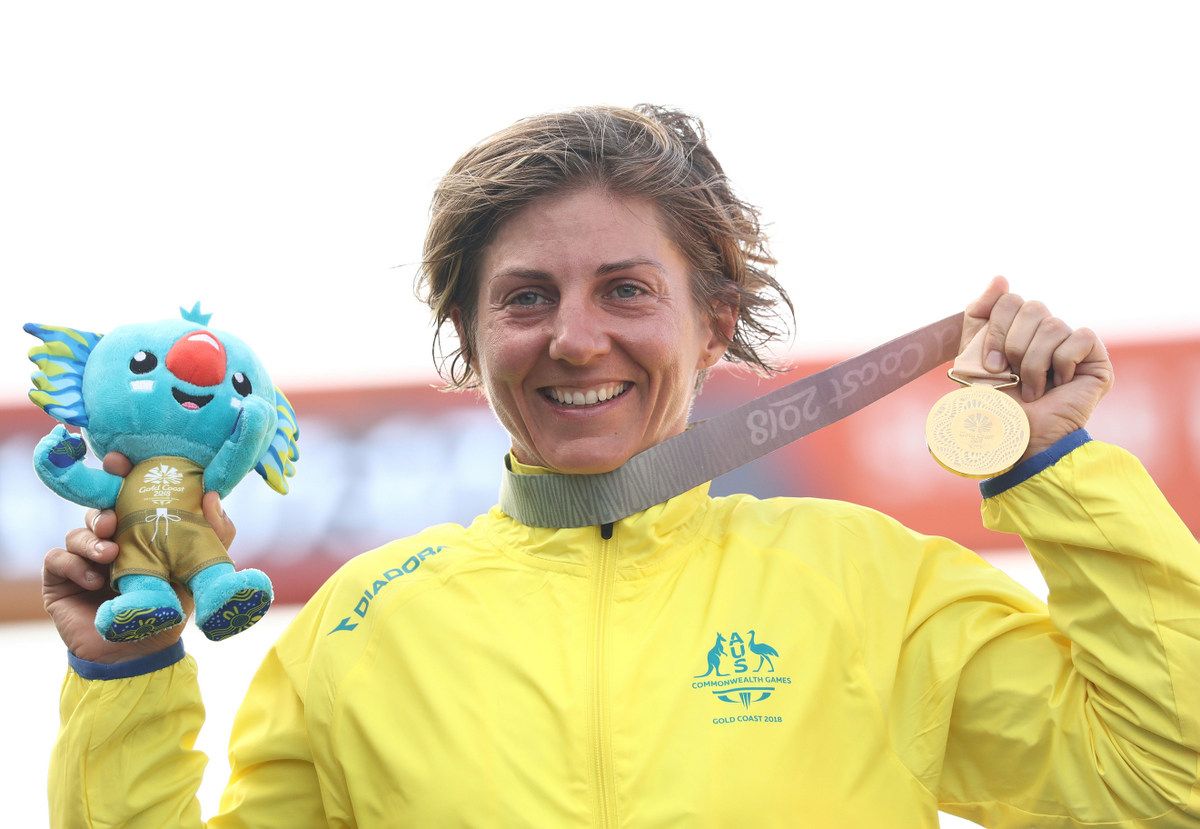 Katrin Garfoot (Australia) poses with her gold medal