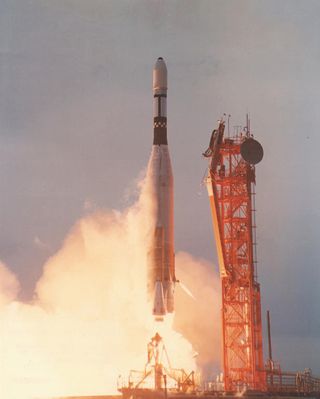 Lift-off of Lunar Orbiter E from Launch Complex 13.
