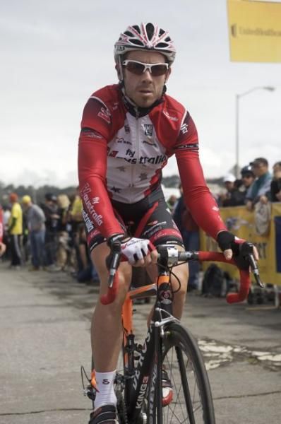 Ben Day (Fly V Australia) heads down to the stage's start line.
