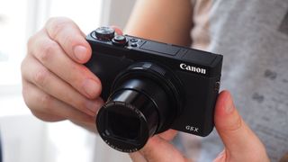 Canon PowerShot G5 X Mark II being held by James Artaius