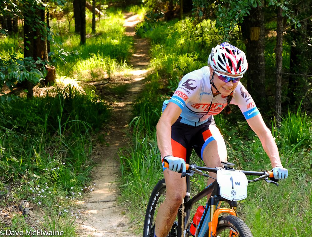 Rose Grant (Stans NoTubes-Pivot) had a commanding lead at the halfway point.
