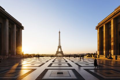 eiffel tower at sunrise