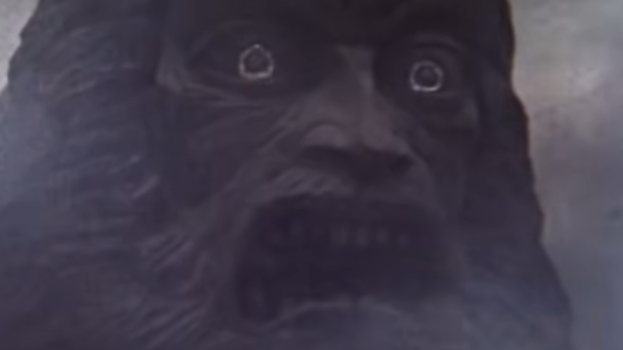 映画「ザルドス」の石のアイドル、ザルドス