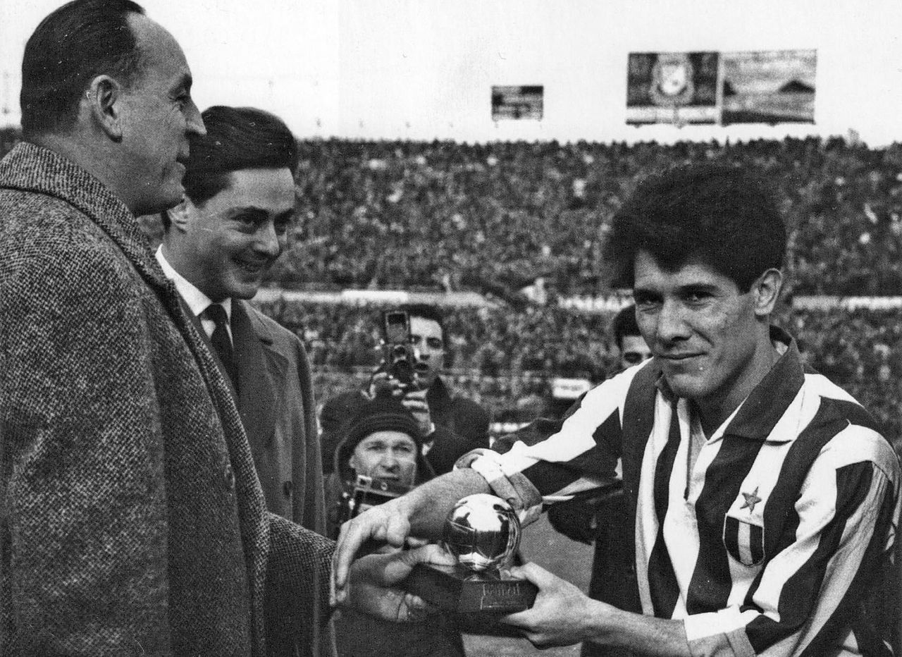 Omar Sivori of Juventus receives the Ballon d'Or trophy, 1961