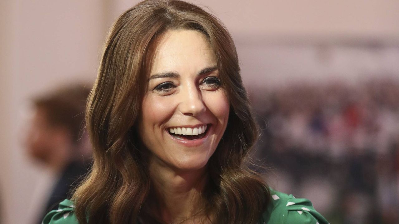 Kate Middleton meets with Galway Community Circus performers