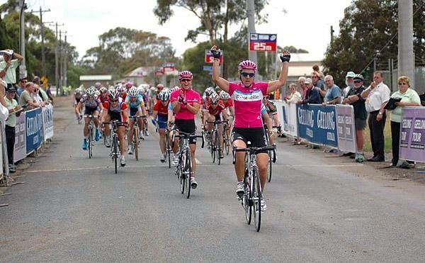 Oenone Wood helps Teutenberg celebrate her victory.