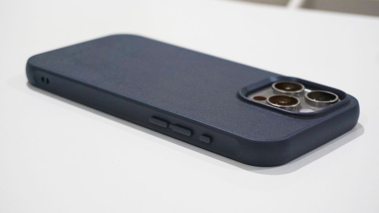 Mujjo iPhone 15 Pro Shield Case