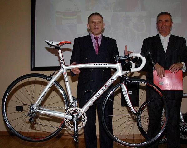 Belgian hero Freddy Maertens likes the team's Italian De Rosa bike