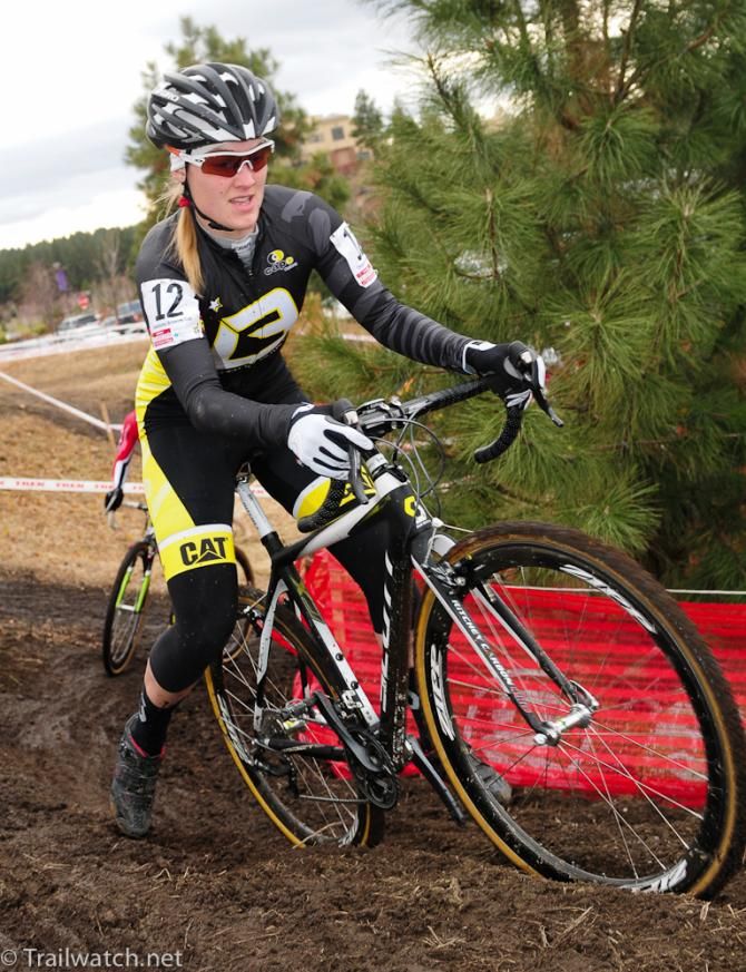 Elle Anderson (Ladies First Racing) with the leaders on lap one