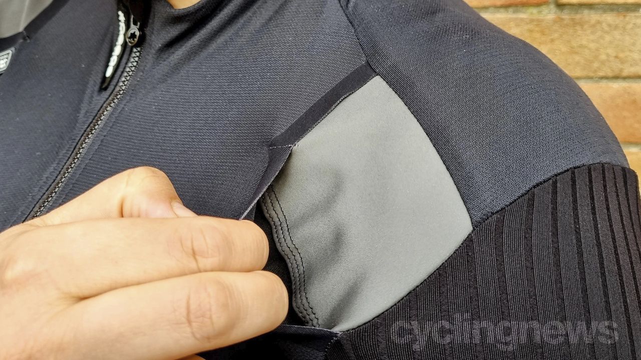 Assos Dyora Spring/Fall Jacket