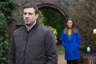 Warren Fox makes a shock decision in Hollyoaks. 