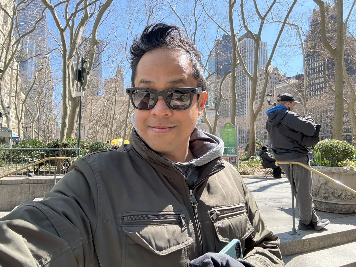 Apple iPhone 16 selfie sample.