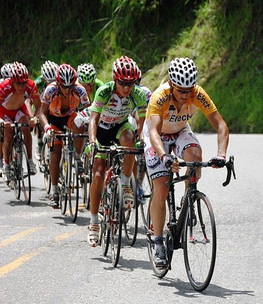 Oscar Sevilla (Rock Racing) heads the leading group on the day's big climb in its pursuit of Rujano.