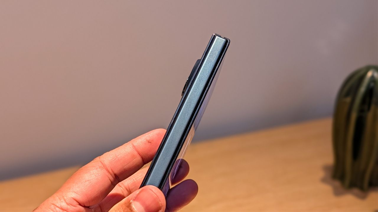 Apple iPhone Duo hands-on testing at Android Central