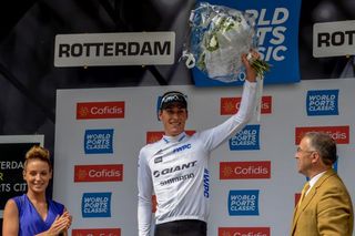 Ramon Sinkeldam (Giant-Shimano) claims the best young rider jersey