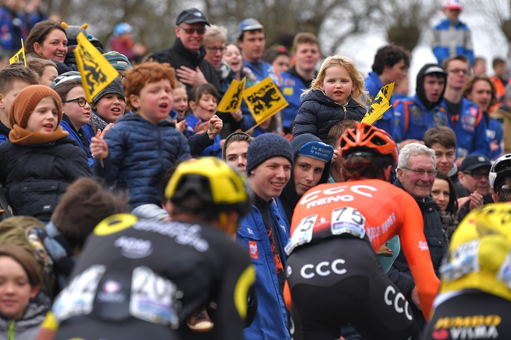 The crowds at Omloop Het Nieuwsblad