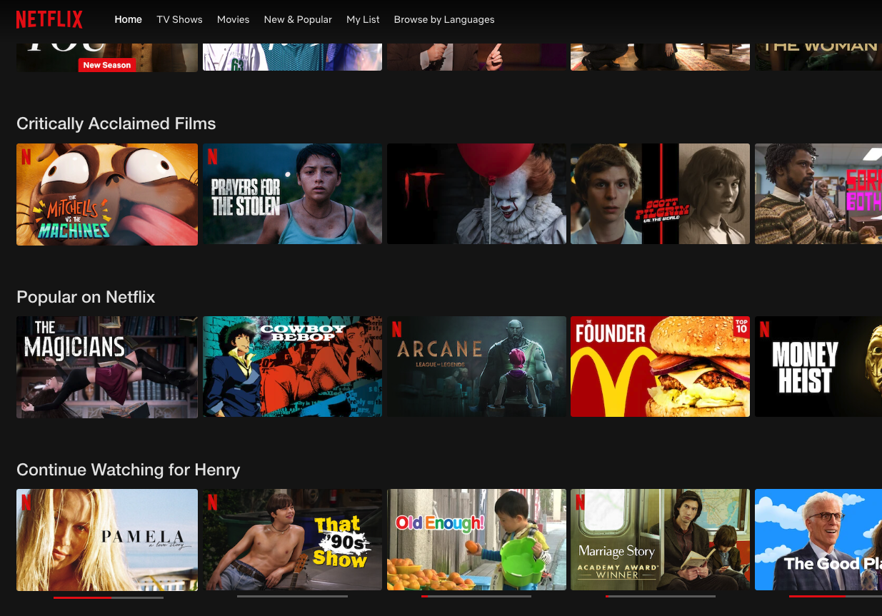 Der Netflix-Startbildschirm zeigt drei Zeilen mit Inhalten, mit von der Kritik gefeierten Filmen, beliebt auf Netflix und Continue Watching for Henry.