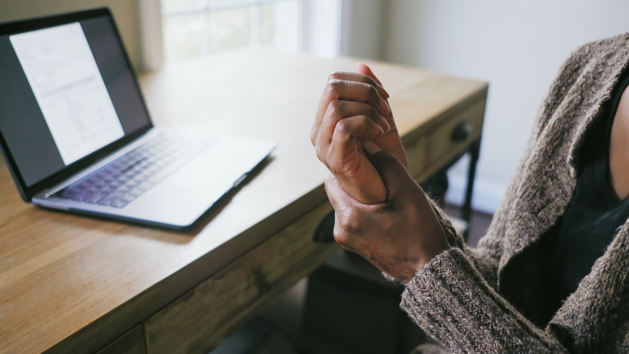 If you experience hand pain from desk work, a certified hand therapist says you should do these three exercises