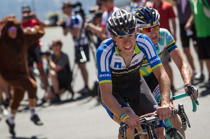David de la Cruz (NetApp-Endura) leads Lieuwe Westra (Vacanoleil-DCM).
