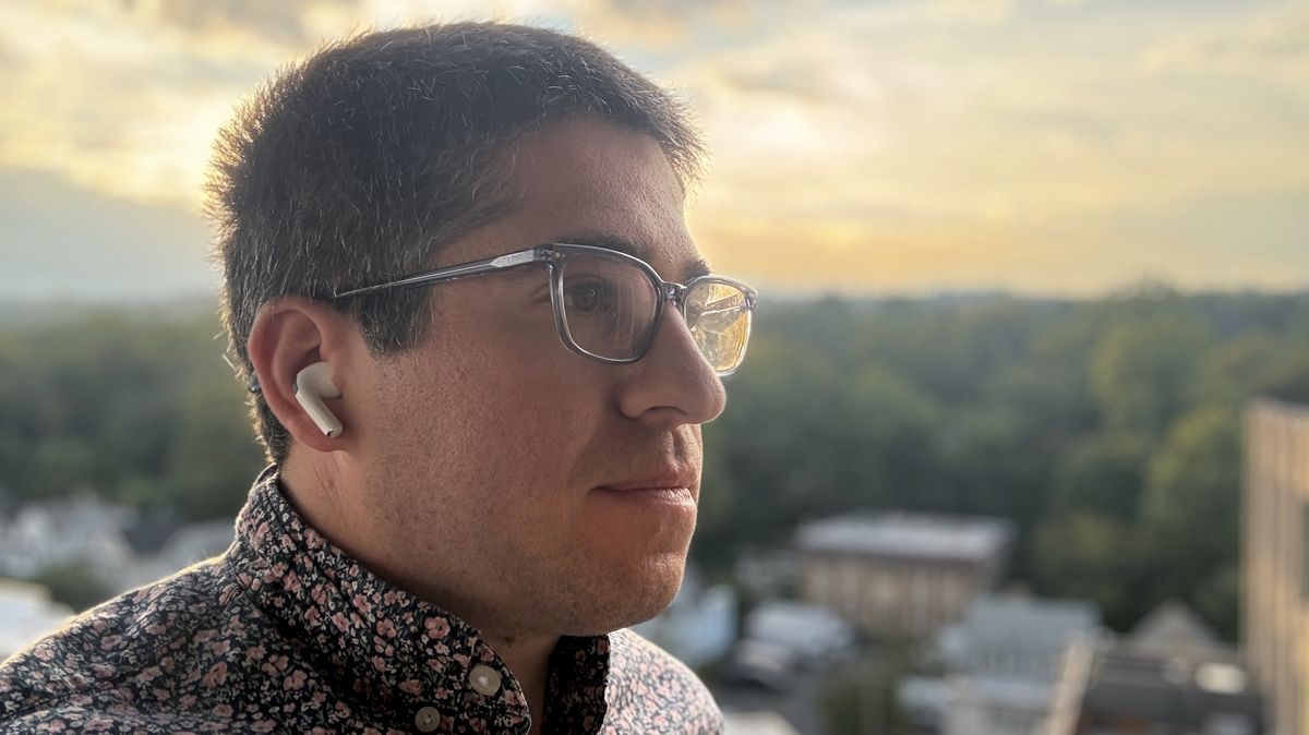 Yes, I’m nodding at nothing — AirPods Pro head gesture controls are that good