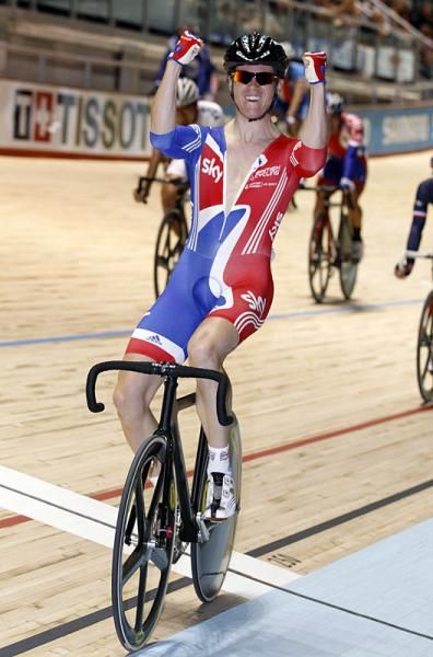 An ecstatic Ben Swift (Great Britain) celebrates his world championship in the scratch race.