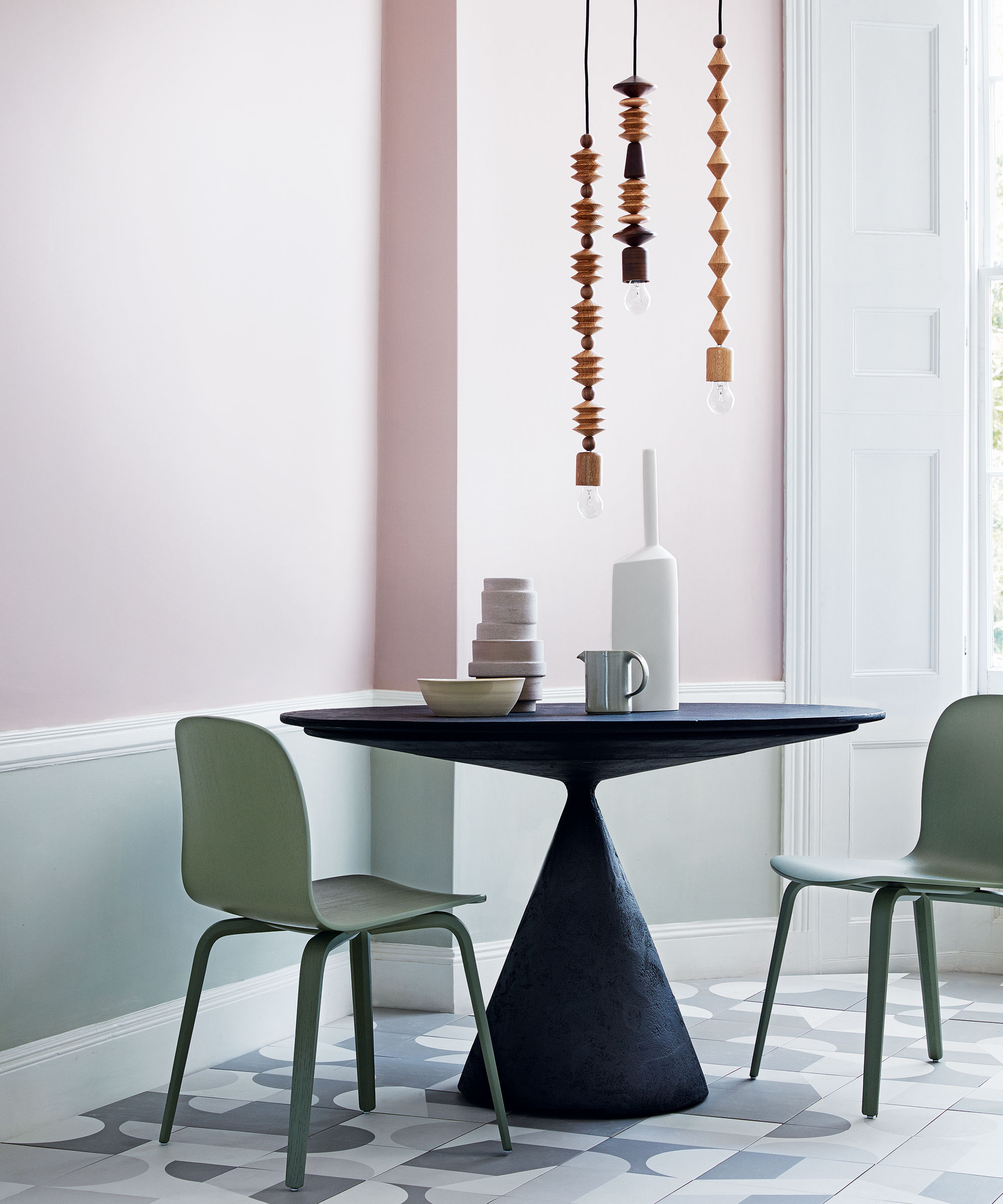 Small dining room ideas with round table and pink walls