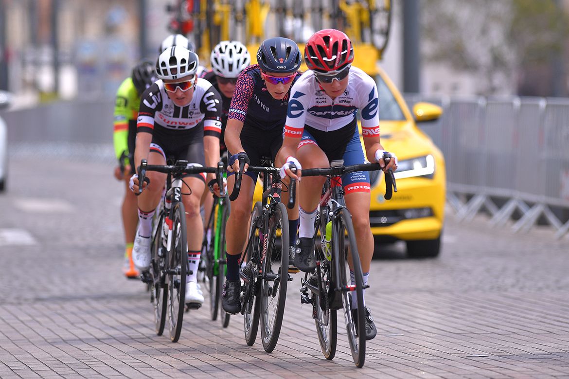 Cecilie Uttrup Ludwig leading a group of pursuers on the second day of La Course