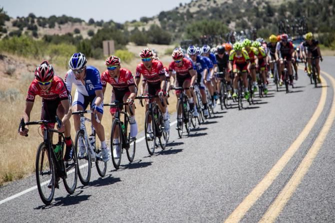 The men get strung out as they begin to chase more seriously