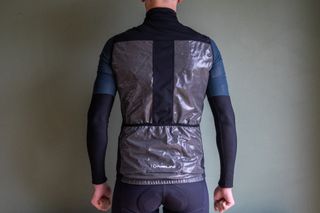 A man wearing the Nalini Reflex 3L vest