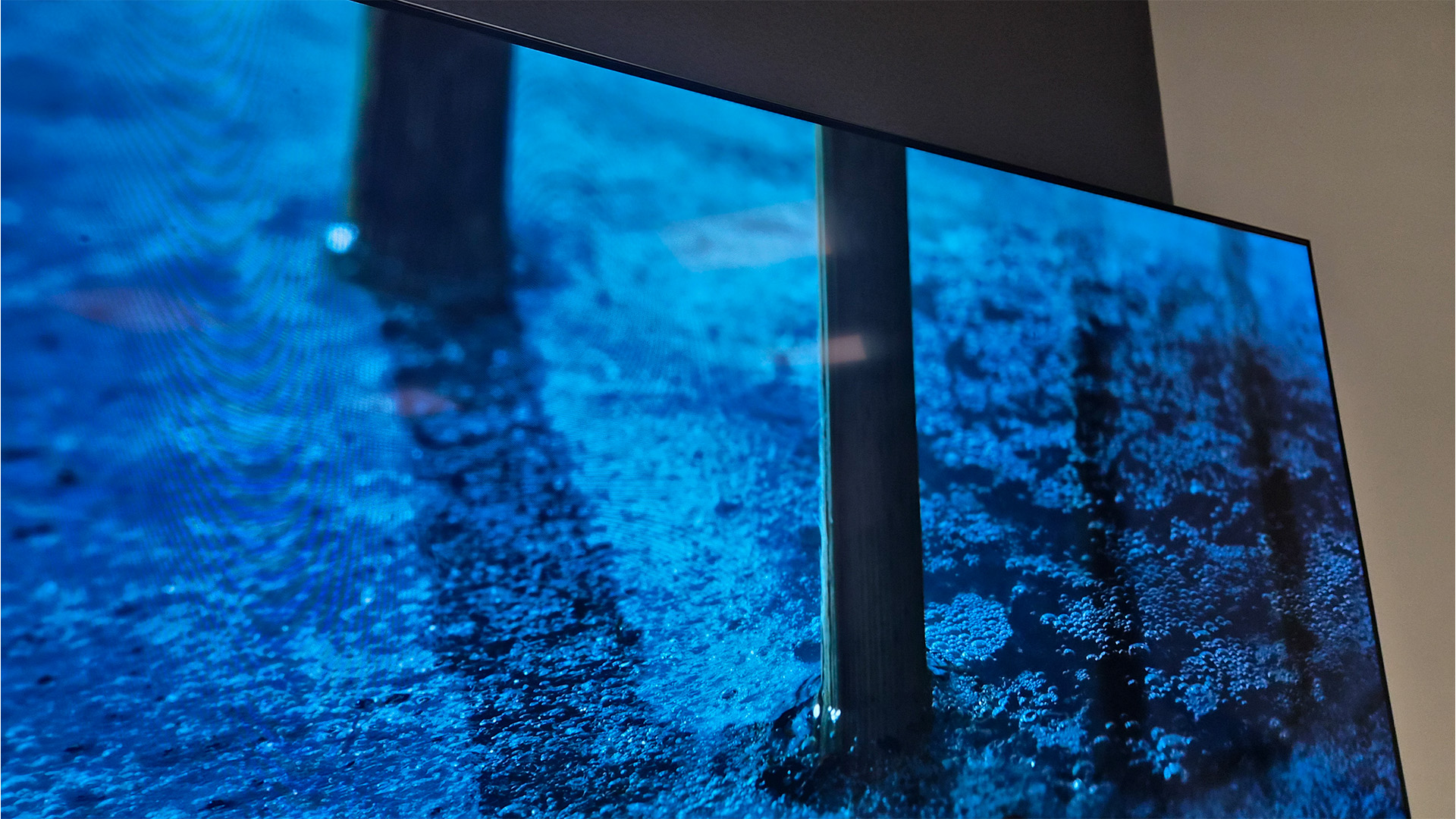 Samsung S85H OLED TV top right corner of screen with blue image