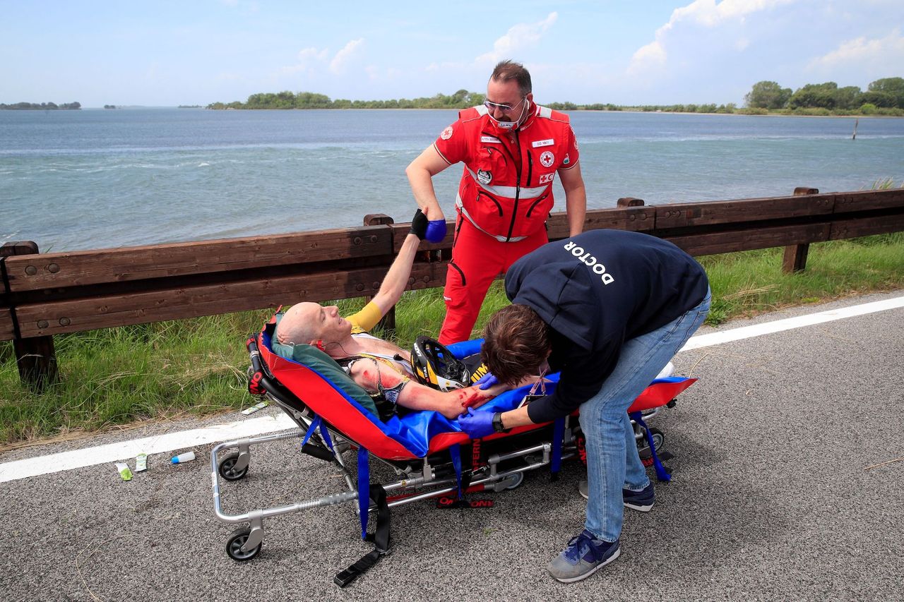 Giro d'Italia 2021 stage 15 crash