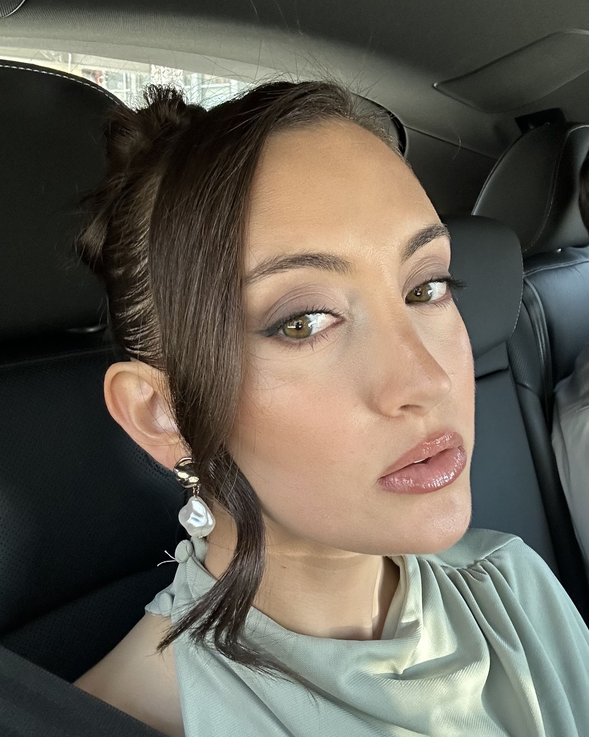 Alyssa Brascia wearing the Violette_FR Bisou Blush in Louise.