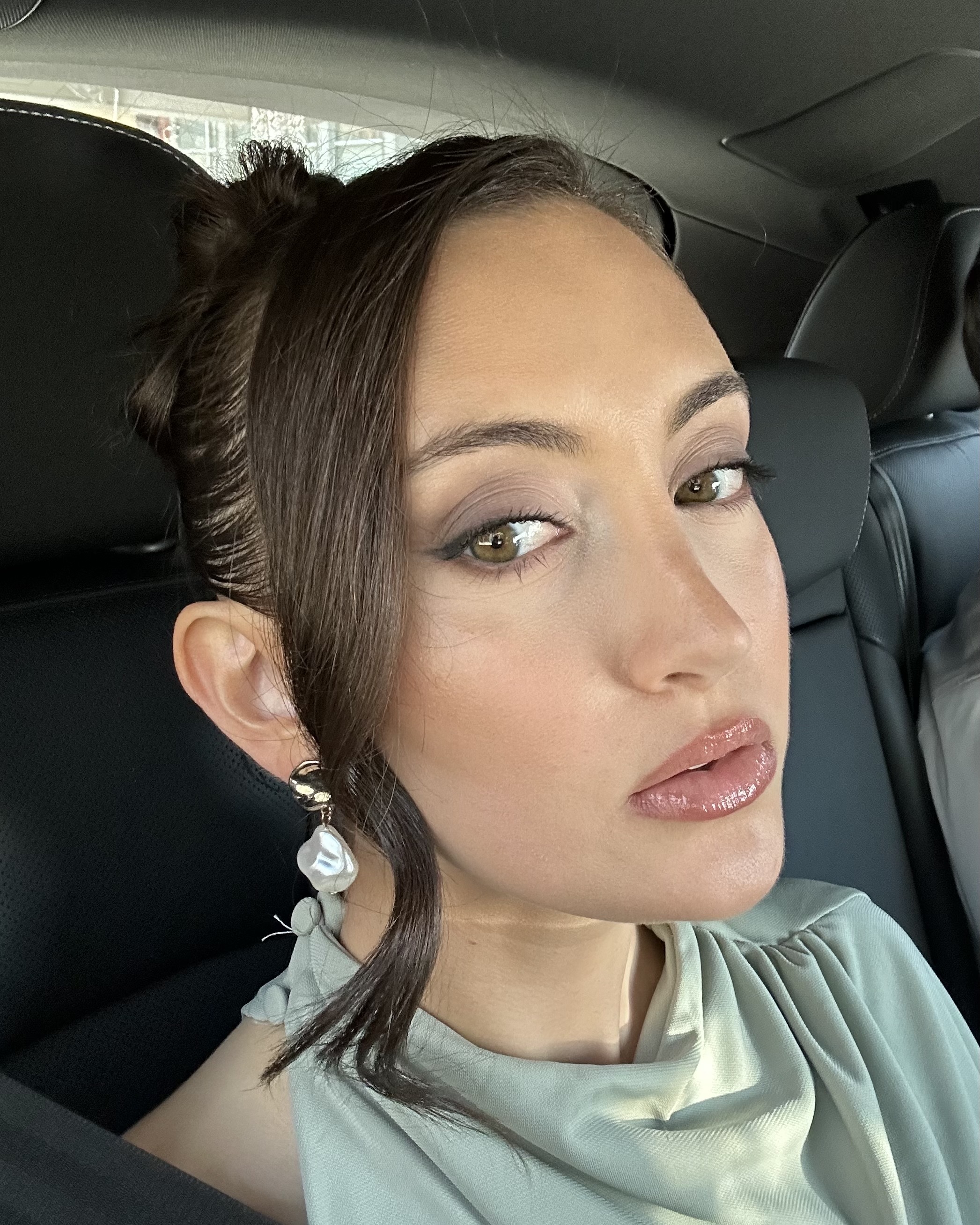 Alyssa Brascia wearing the Violette_FR Bisou Blush in Louise.