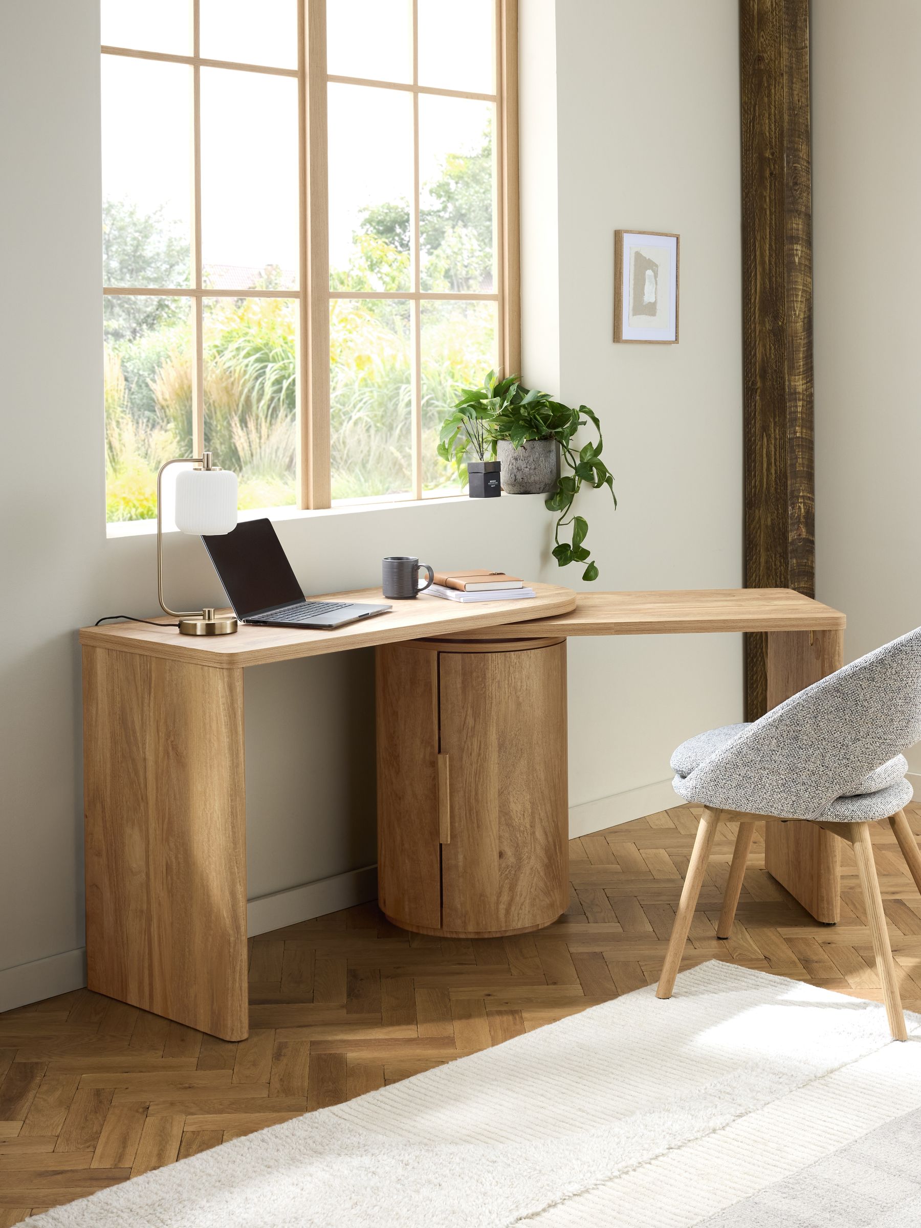Natural Arches Swivel Desk