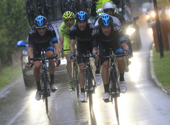 Team Sky lead the chase in vain with Wiggins losing valuable time
