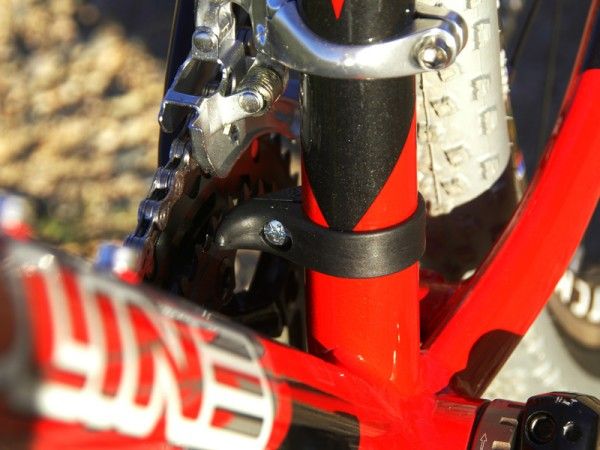 The tight-ratio chainrings make chain derailments unlikely but it's nice to see that Redline has included a chain watcher anyway