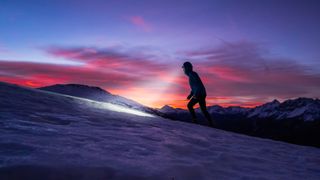 Running by night on the snow on a mountain – tips for trail running at night
