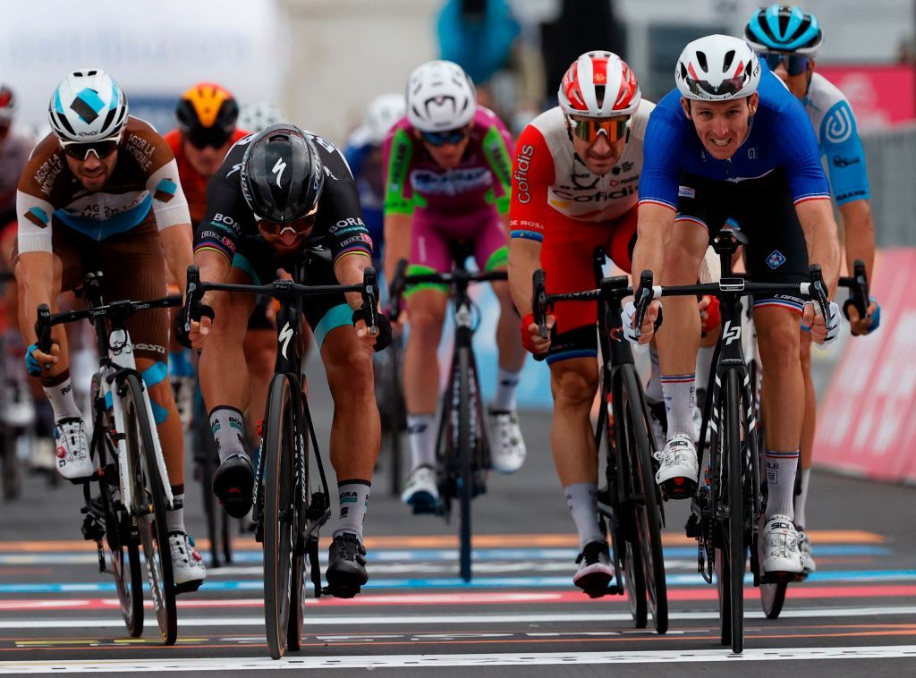 Arnaud Demare beats Peter Sagan in a photo-finish sprint stage 4 at the Giro d'Italia