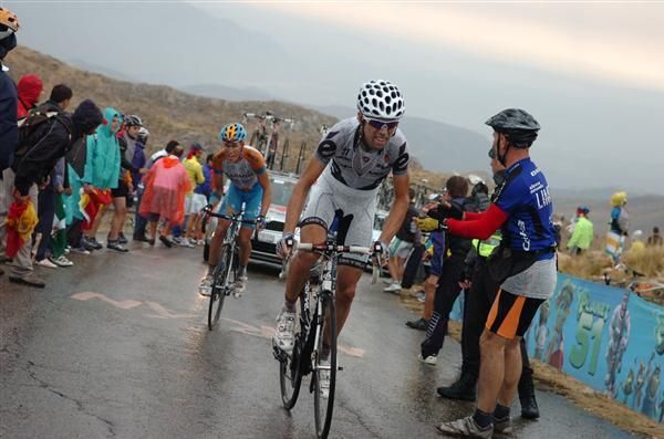 Philip Deignan (Cervelo TestTeam) leads Tom Danielson (Garmin-Slipstream)