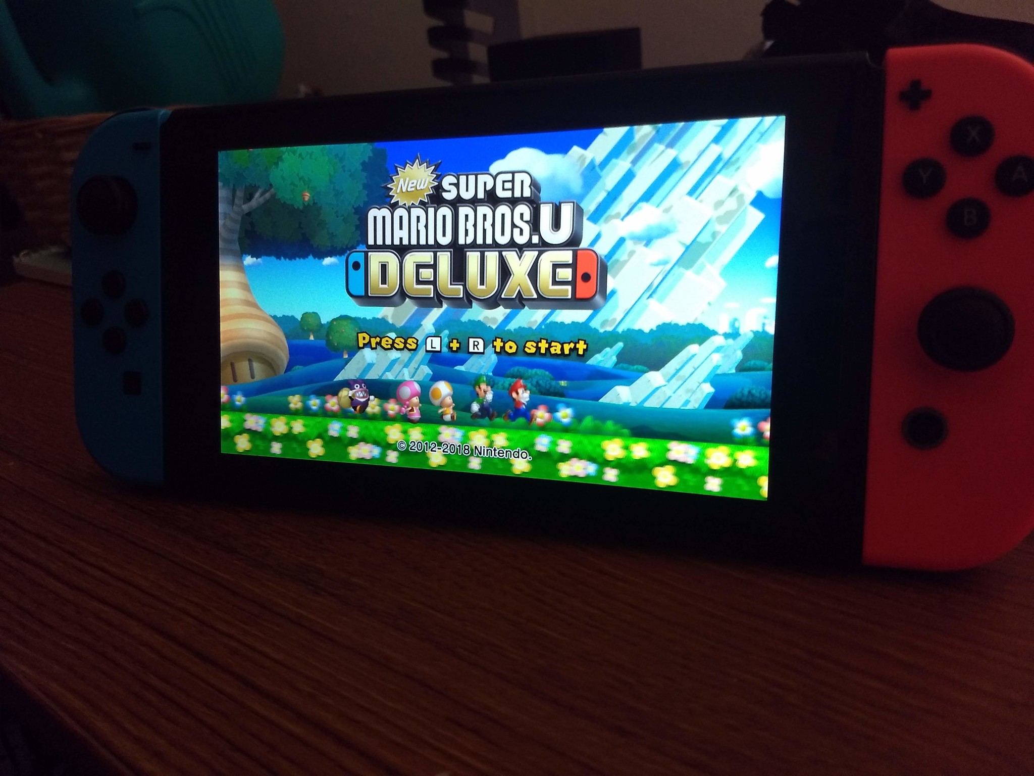 Comprar New Super Mario Bros. U Deluxe - Nintendo Switch Mídia