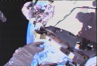 Orbital Champ: ISS Astronaut Sets New U.S. Spacewalk Record