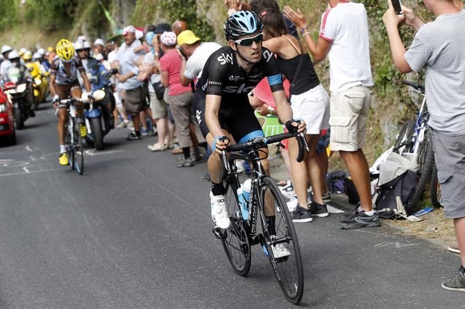 Mikel Nieve (Team Sky) didn't stand a chance against the maillot jaune's attack