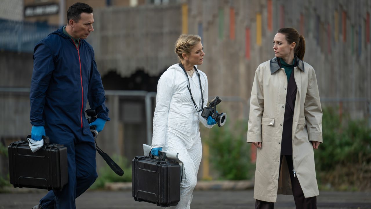 Jack Hodgson (DAVID CAVES), Dr Nikki Alexander (EMILIA FOX) and the DI in Silent Witness season 29