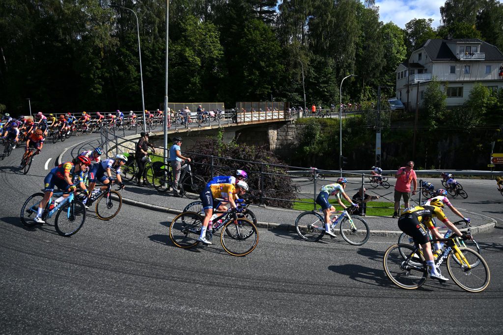NOREFJELL NORWAY AUGUST 24 LR Lorena Wiebes of The Netherlands and Team SD Worx Yellow Leader Jersey and a general view of the peloton competing during the 9th Tour of Scandinavia 2023 Battle Of The North Stage 2 a 1505km stage from Vikersund to Norefjell 791m UCIWWT on August 24 2023 in Norefjell Norway Photo by Luc ClaessenGetty Images