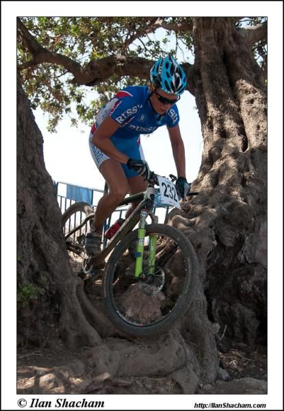Oxana Rybakova (Russia) shows how to ride through the trees.