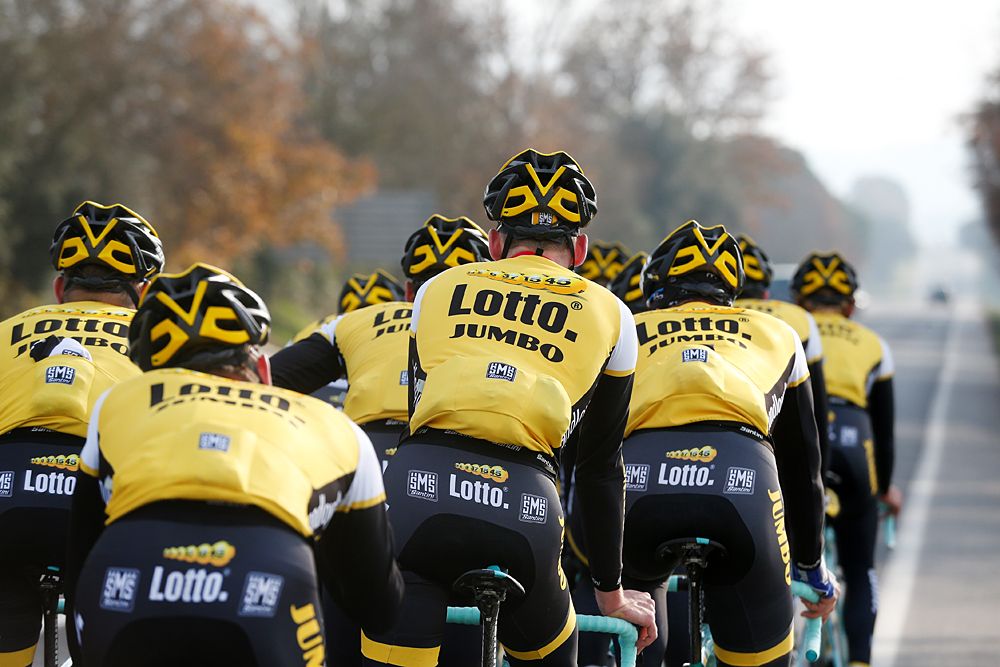 LottoNl-Jumbo rolls out 2016 jersey | Cyclingnews