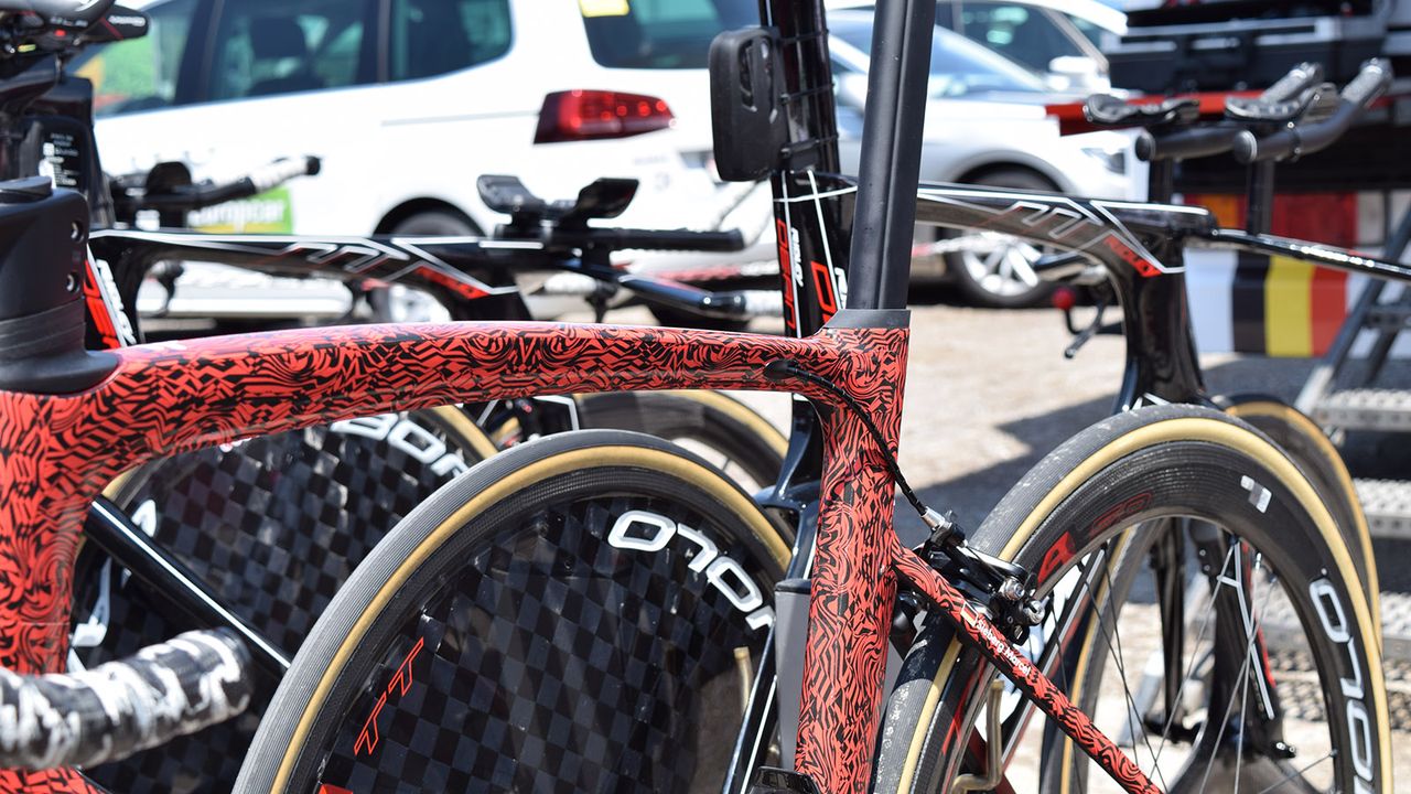 The top tube and seat tube junction has a raised section at the seat post outlet, possibly to accommodate a new seat post clamp design